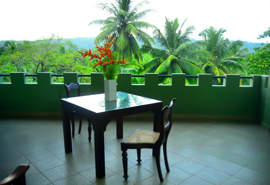 Tropical Retreat Hotel Unawatuna Room photo